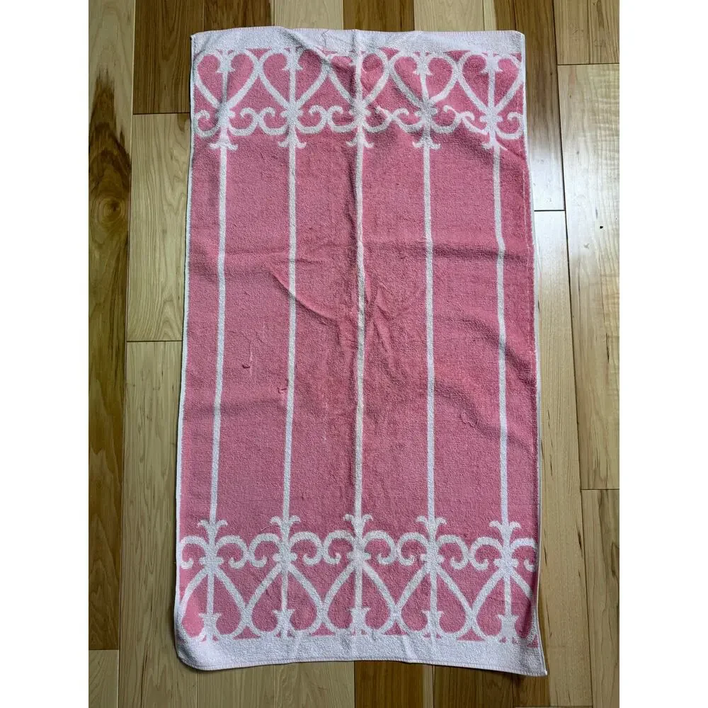 VINTAGE white and pink bath towel